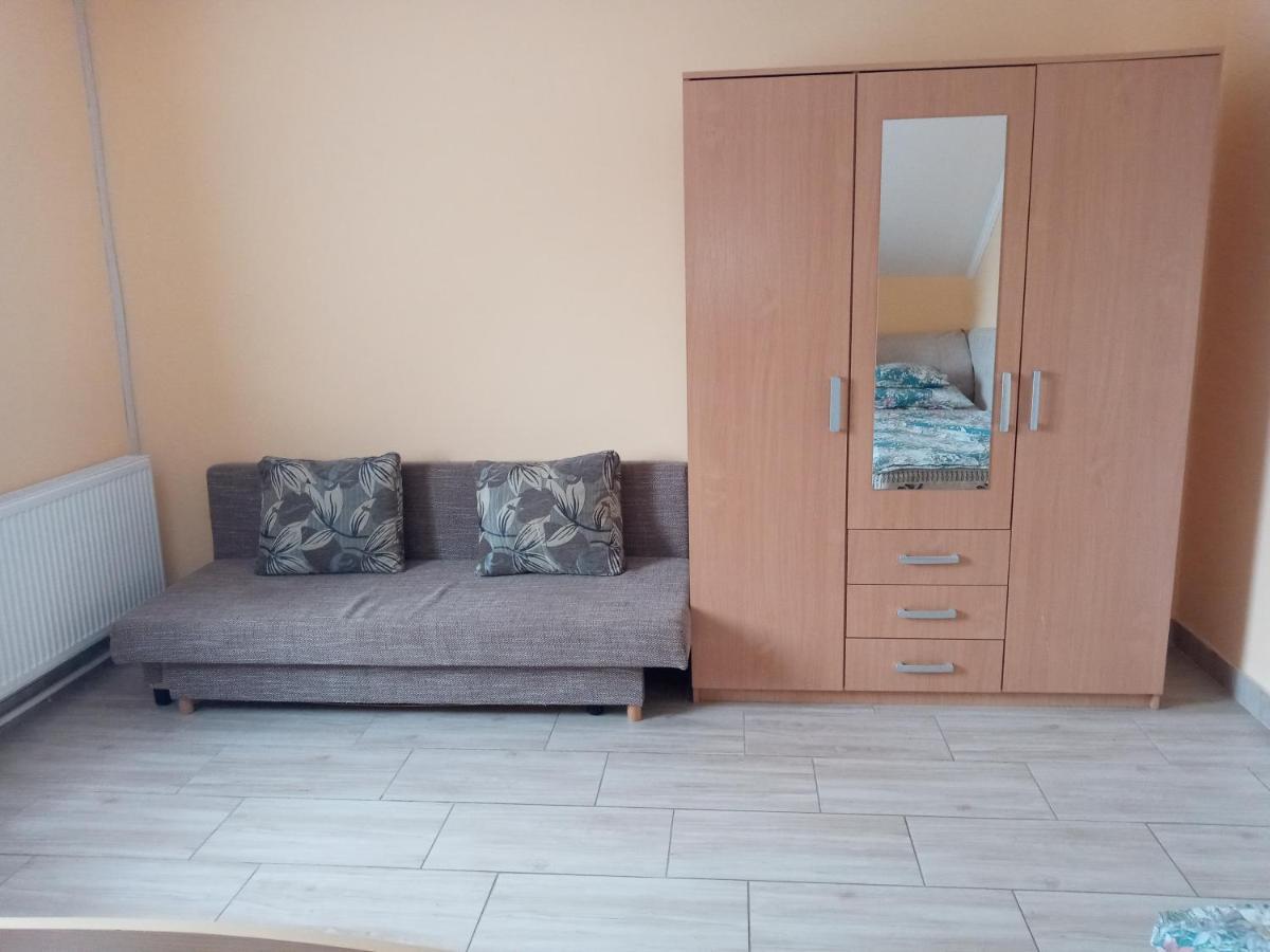 Napsugar Apartmanhaz بالاتوليلّي المظهر الخارجي الصورة
