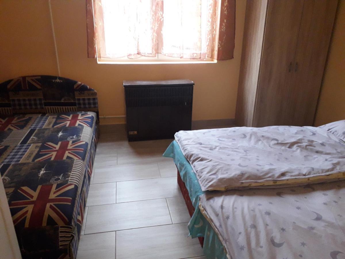 Napsugar Apartmanhaz بالاتوليلّي المظهر الخارجي الصورة