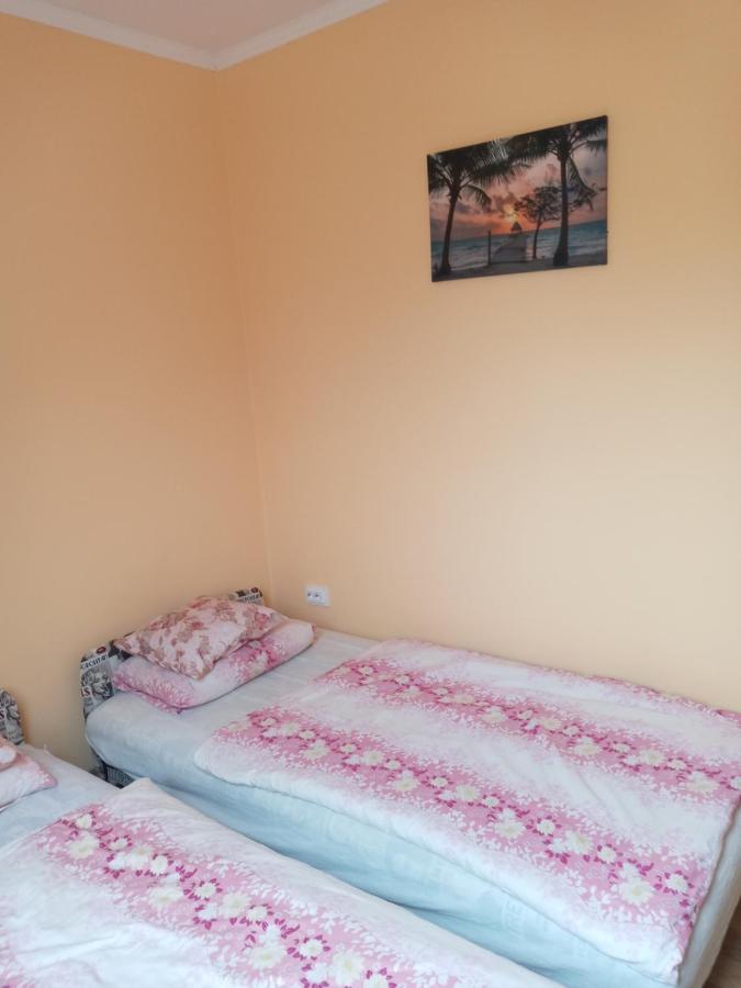 Napsugar Apartmanhaz بالاتوليلّي المظهر الخارجي الصورة
