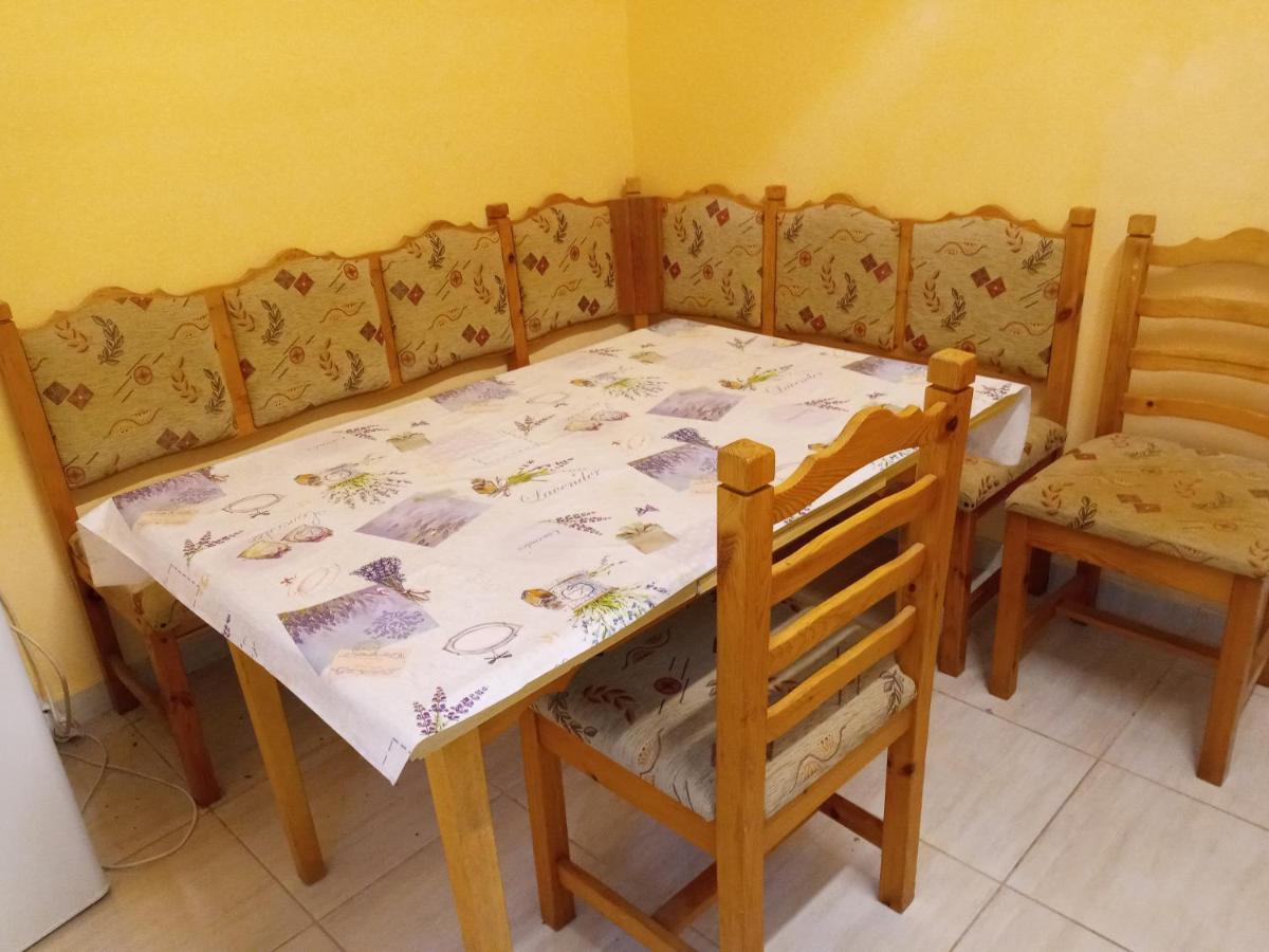 Napsugar Apartmanhaz بالاتوليلّي المظهر الخارجي الصورة