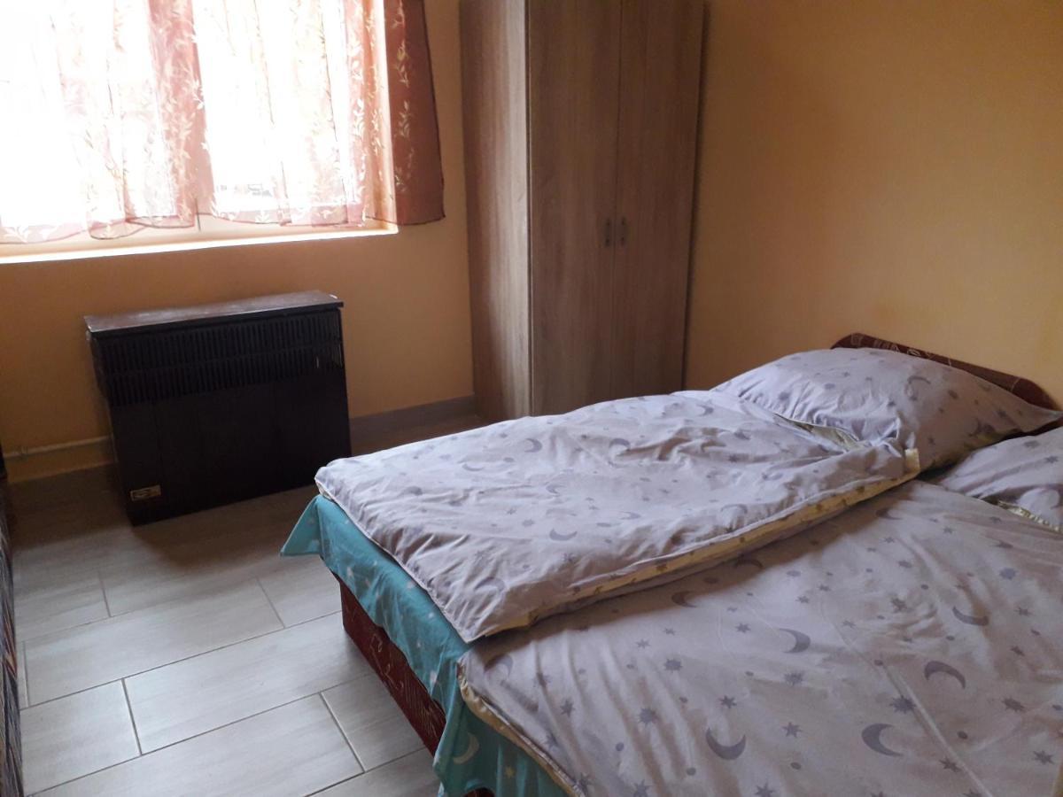 Napsugar Apartmanhaz بالاتوليلّي المظهر الخارجي الصورة