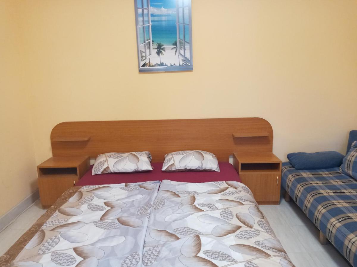 Napsugar Apartmanhaz بالاتوليلّي المظهر الخارجي الصورة