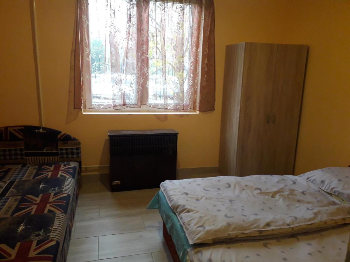 Napsugar Apartmanhaz بالاتوليلّي المظهر الخارجي الصورة