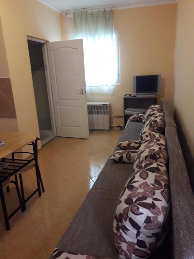 Napsugar Apartmanhaz بالاتوليلّي المظهر الخارجي الصورة