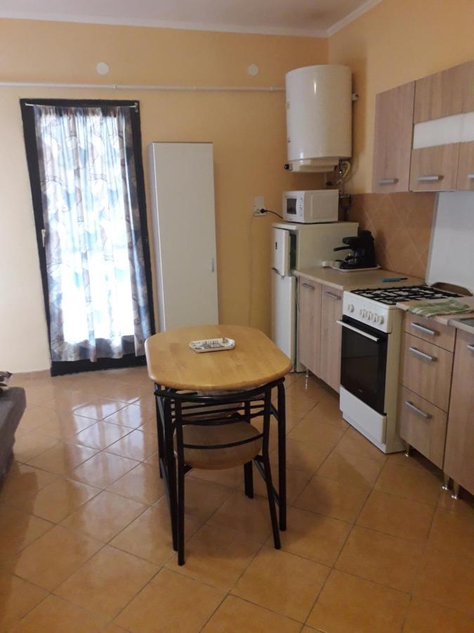 Napsugar Apartmanhaz بالاتوليلّي المظهر الخارجي الصورة