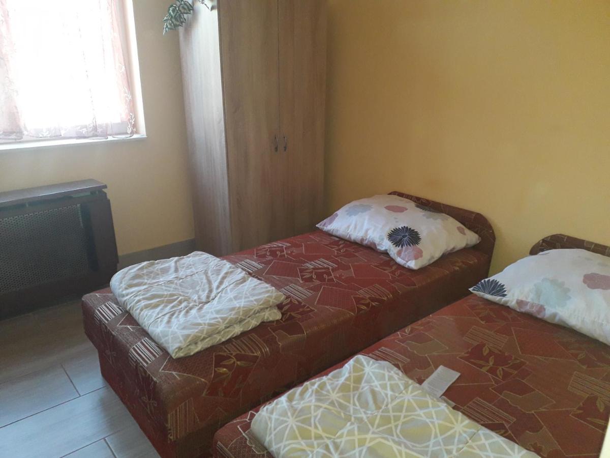 Napsugar Apartmanhaz بالاتوليلّي المظهر الخارجي الصورة