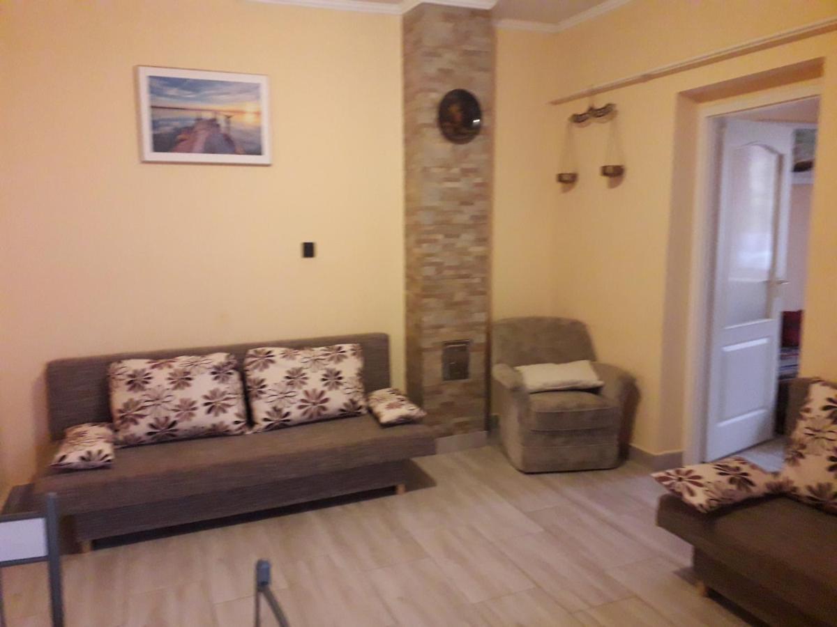 Napsugar Apartmanhaz بالاتوليلّي المظهر الخارجي الصورة