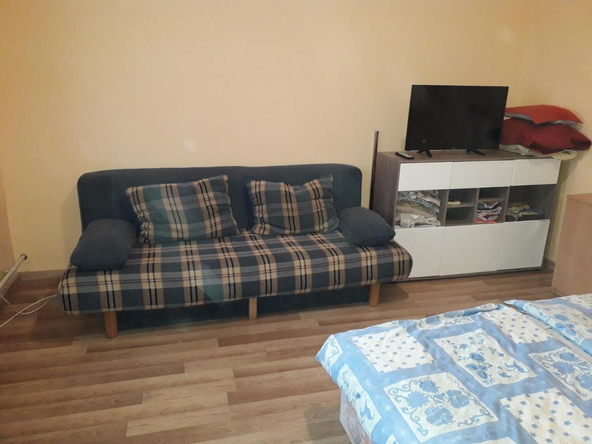 Napsugar Apartmanhaz بالاتوليلّي المظهر الخارجي الصورة