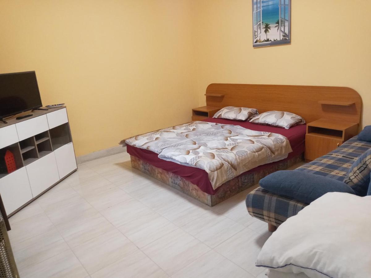 Napsugar Apartmanhaz بالاتوليلّي المظهر الخارجي الصورة
