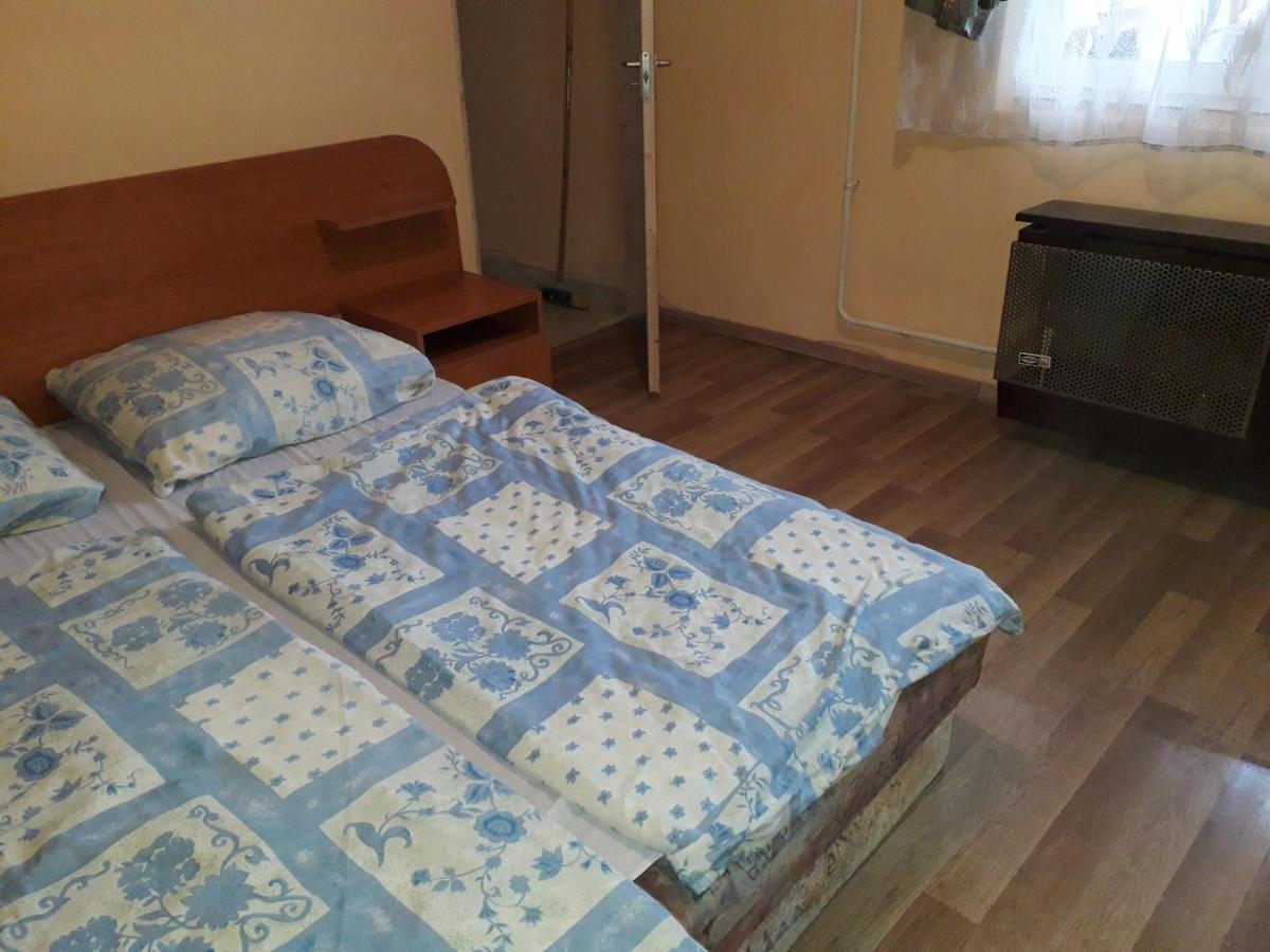 Napsugar Apartmanhaz بالاتوليلّي المظهر الخارجي الصورة