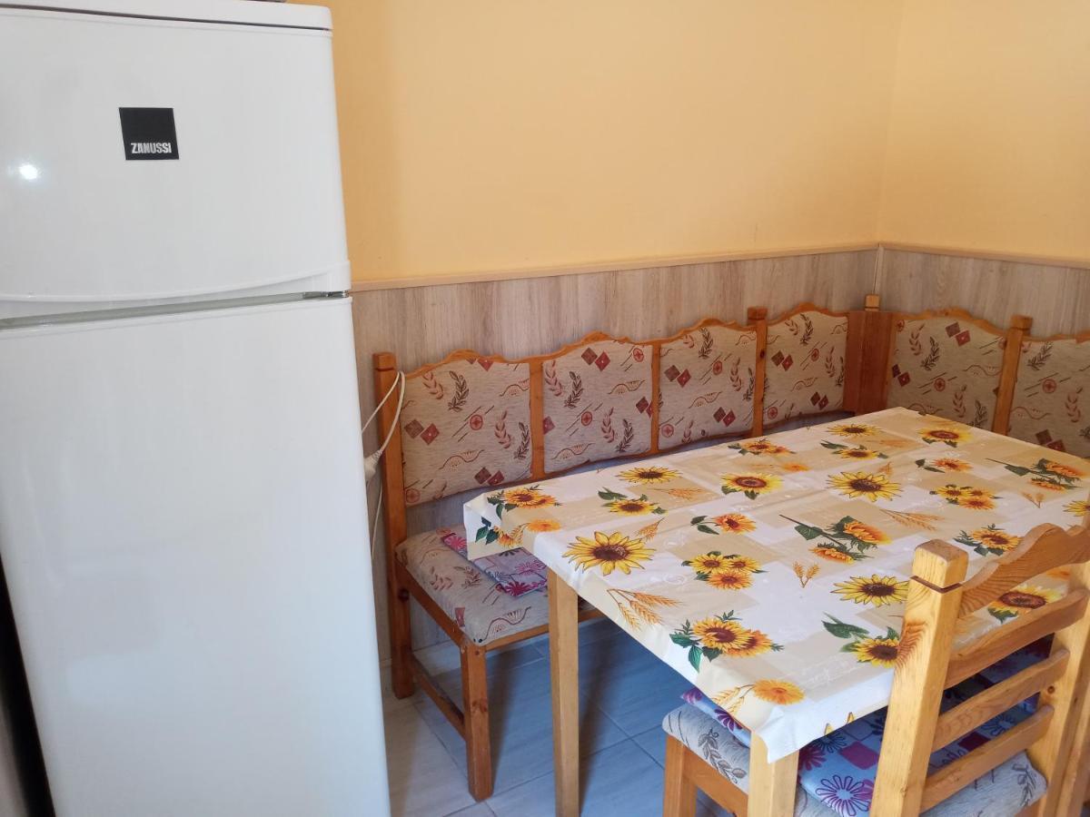 Napsugar Apartmanhaz بالاتوليلّي المظهر الخارجي الصورة