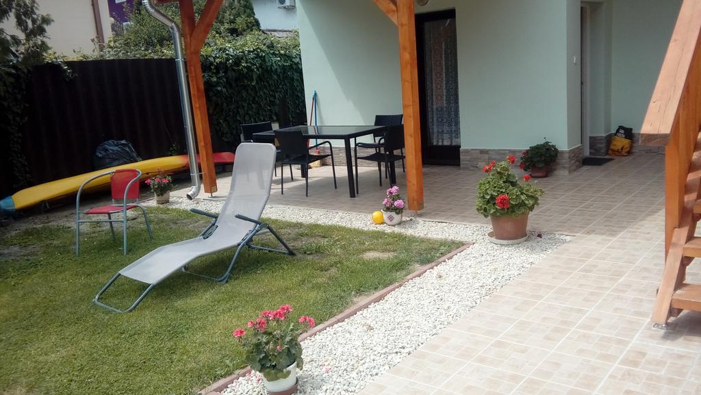 Napsugar Apartmanhaz بالاتوليلّي المظهر الخارجي الصورة