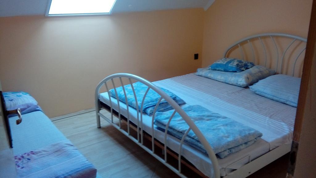 Napsugar Apartmanhaz بالاتوليلّي المظهر الخارجي الصورة