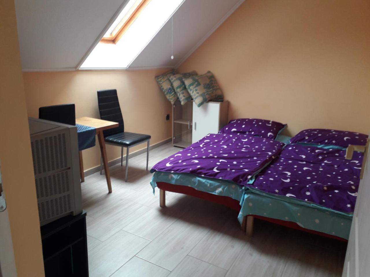 Napsugar Apartmanhaz بالاتوليلّي المظهر الخارجي الصورة