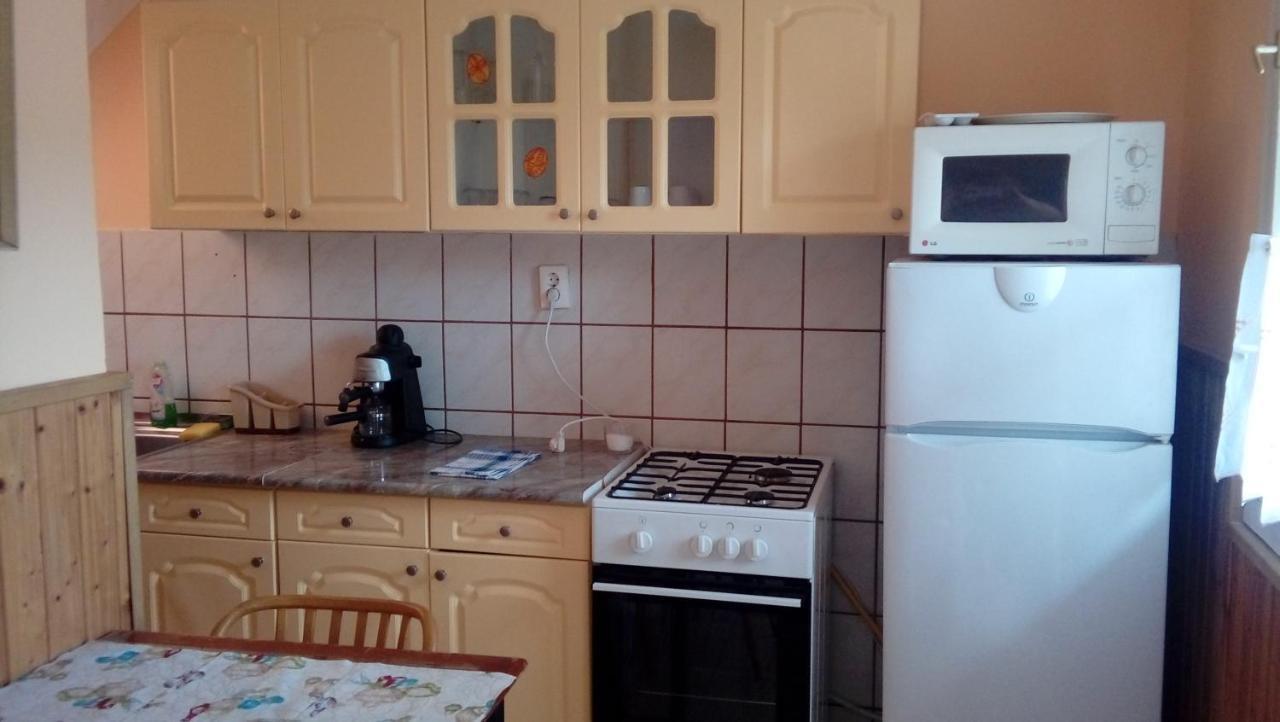 Napsugar Apartmanhaz بالاتوليلّي المظهر الخارجي الصورة